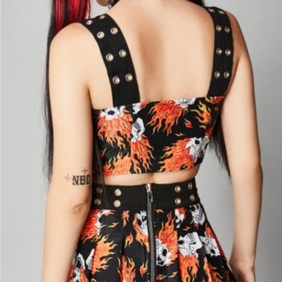 NWT Dolls Kill Widow Flaming Flame Skulls Crop Top Size L - Picture 2 of 6